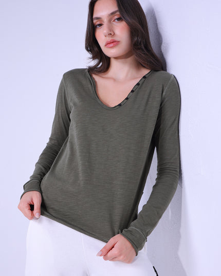 Buttoned V Long-Sleeves